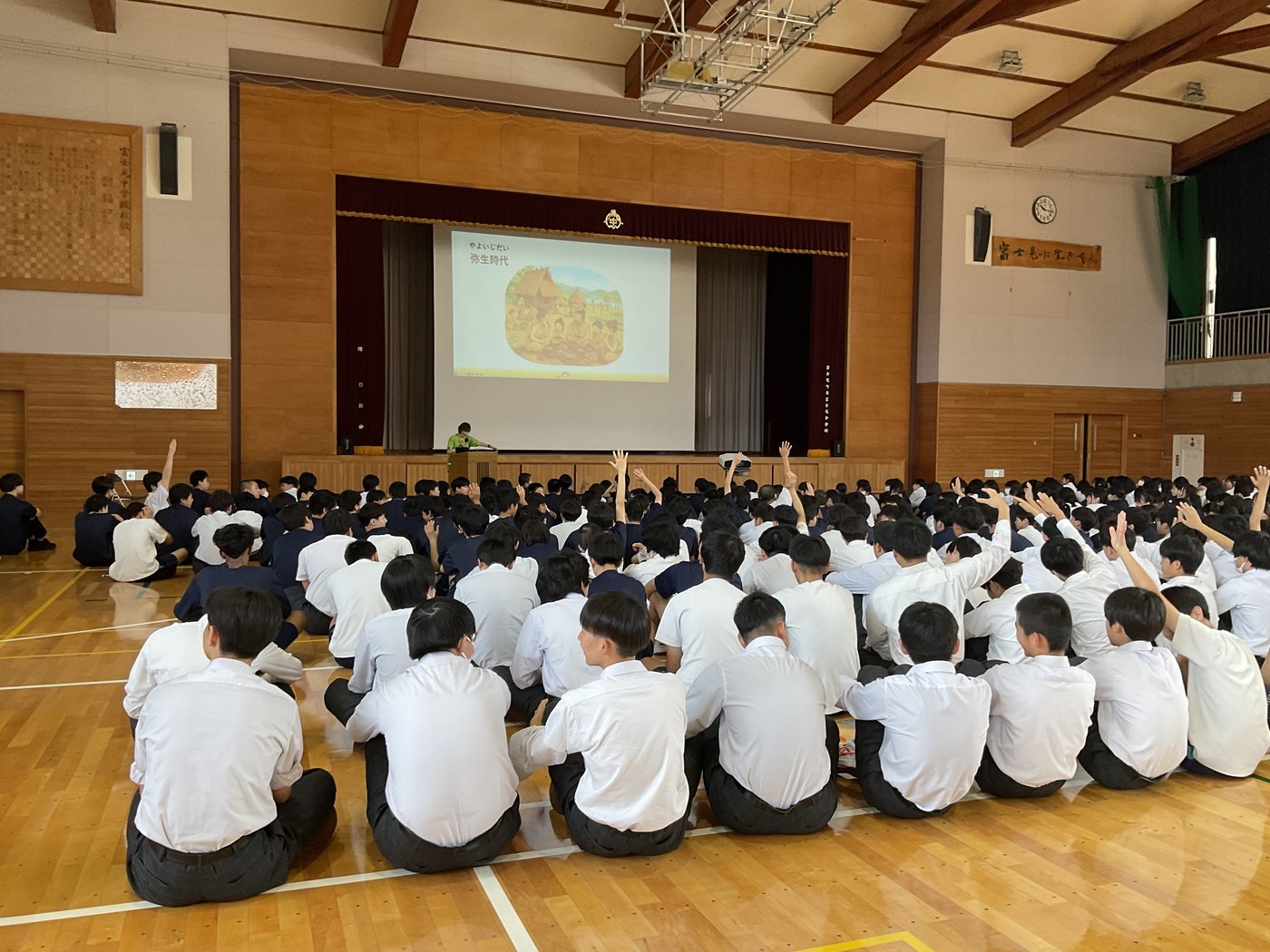 富士見中学校での講演の様子