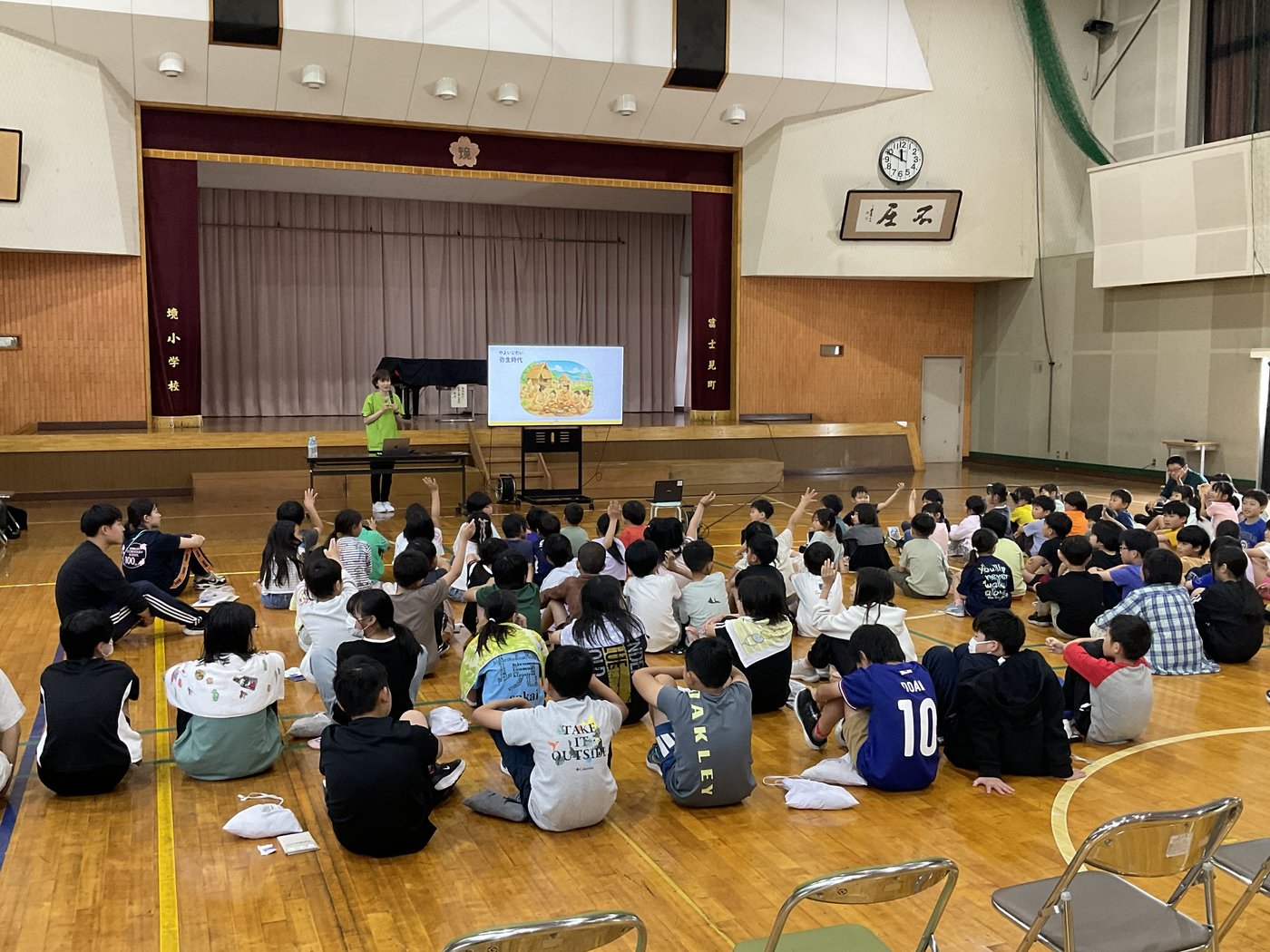 境小学校での講演の様子